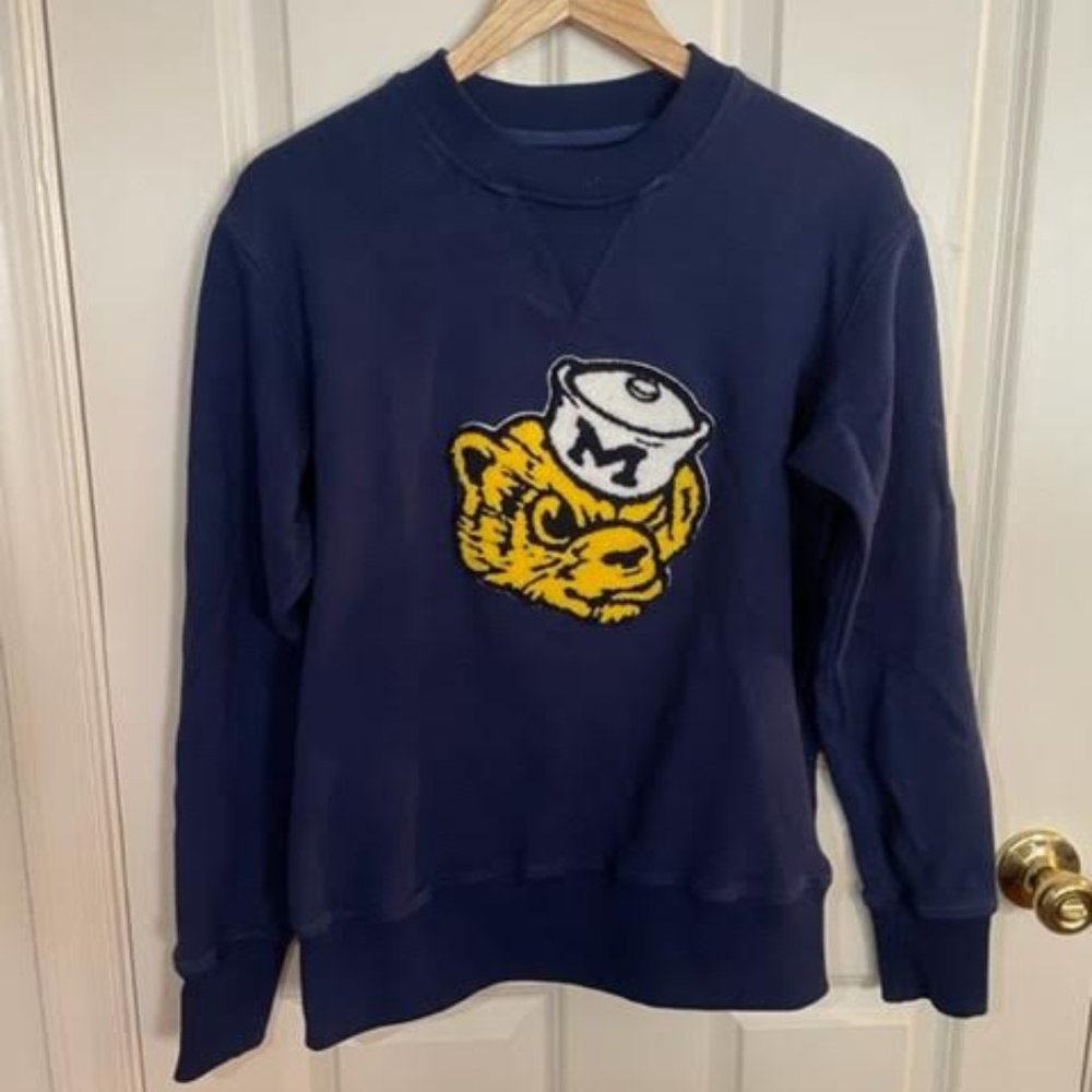 Hillflint University of Michigan Sweatshirt Logo